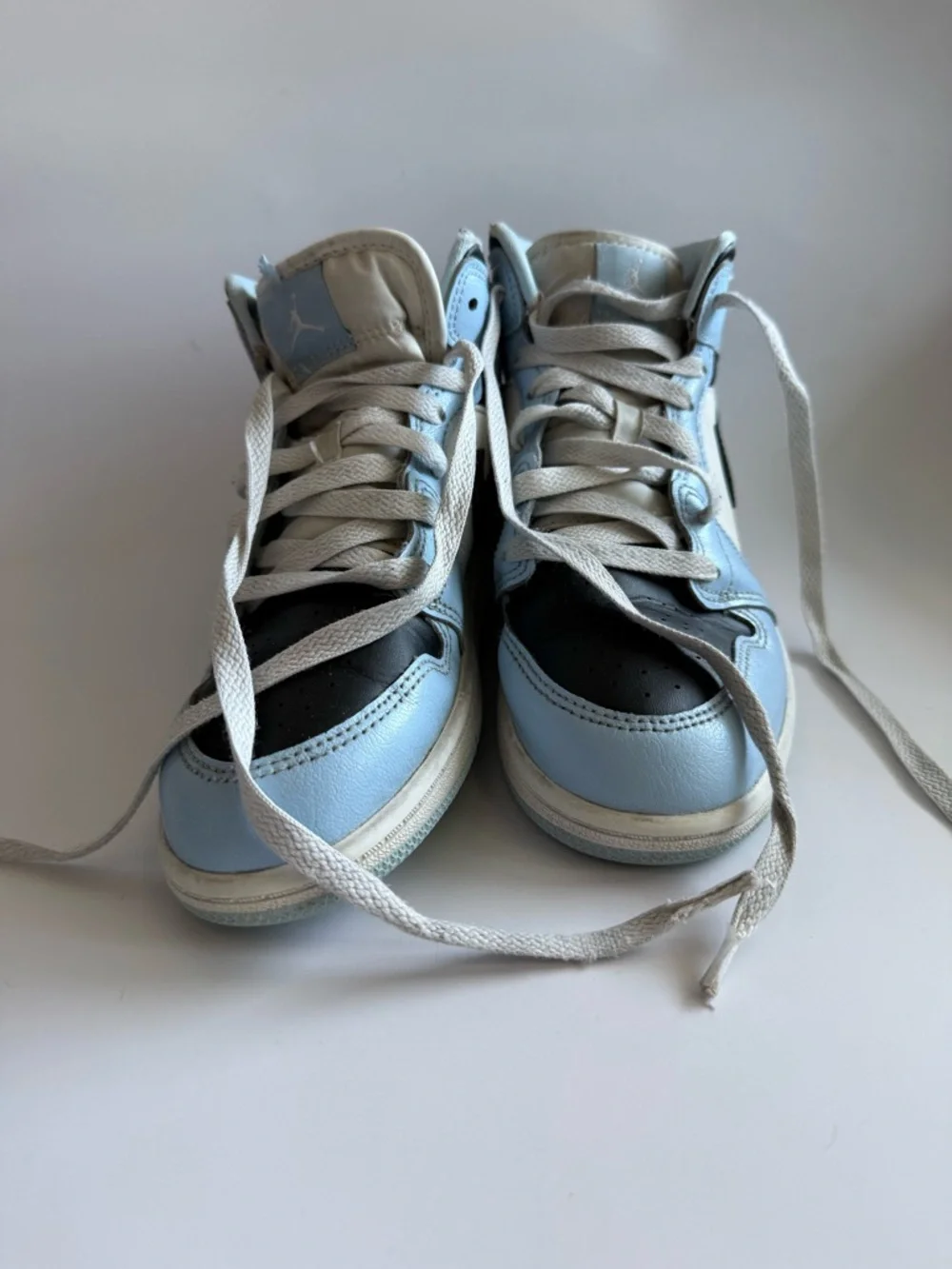 Nike Kids Air Jordan 1 Mid Blue and White Sneakers in size 2Y - Picture 2 of 8